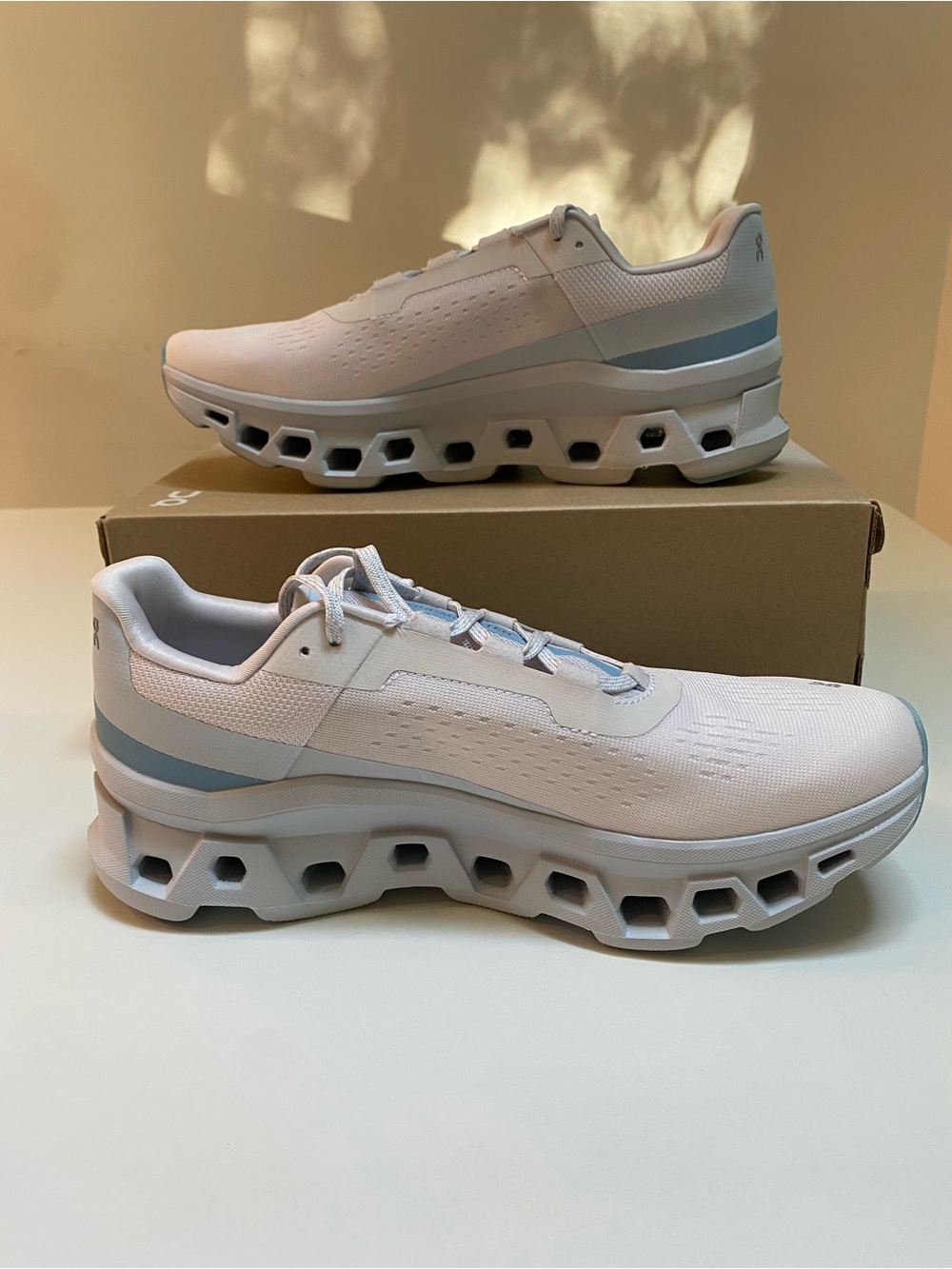 On Running Women’s Cloudmonster Sneaker in Frost/Wash sz 11 New in Box - Picture 4 of 7